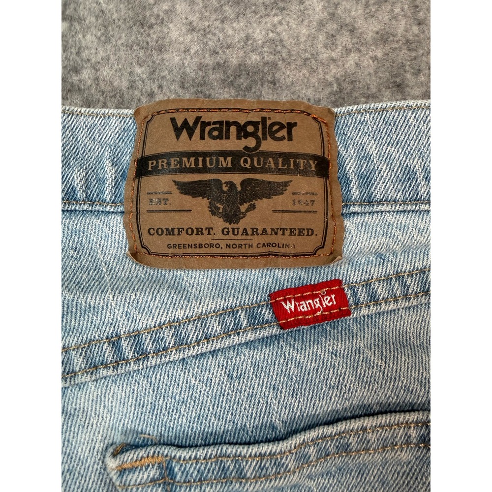Wrangler Premium Quality Mens Light Wash Vintage Straight Leg Jeans 30x32 - Picture 2 of 7